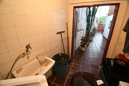 Casa à venda com 290m², 5 quartos e 4 vagasCasa 2 - Área de Serviço