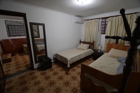 Casa à venda com 290m², 5 quartos e 4 vagasCasa 2 - Quarto