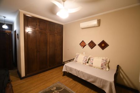 Casa à venda com 290m², 5 quartos e 4 vagasSuíte 2