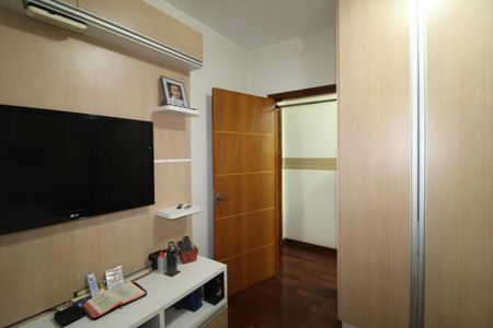 Apartamento à venda com 174m², 4 quartos e 2 vagasQuarto 2