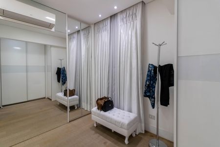 Apartamento à venda com 328m², 2 quartos e 5 vagasCloset da Suíte 1