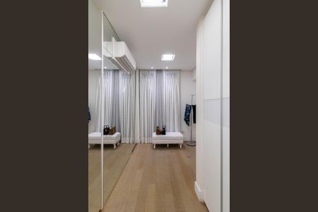 Apartamento à venda com 328m², 2 quartos e 5 vagasCloset da Suíte 1