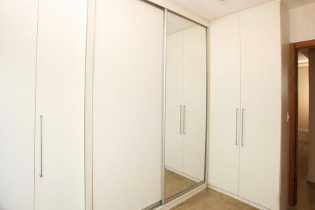 Apartamento à venda com 77m², 2 quartos e 2 vagasQuarto 2