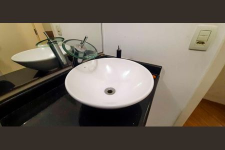 Apartamento à venda com 67m², 3 quartos e 1 vaga Apartamento à venda com 67m², 3 quartos e 1 vagaBanheiro Social