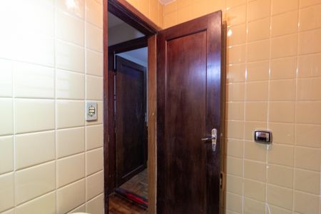 Casa à venda com 249m², 4 quartos e 6 vagas Casa à venda com 249m², 4 quartos e 6 vagasBanheiro Social