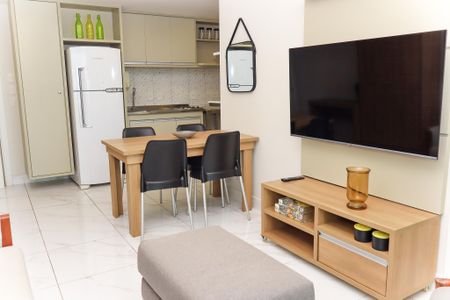 Sala  de kitnet/studio para alugar com 1 quarto, 45m² em Caminho das Árvores, Salvador