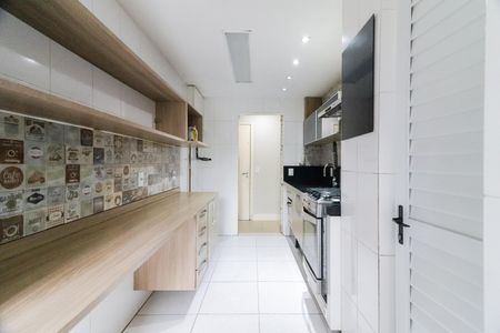 Apartamento à venda com 105m², 3 quartos e 2 vagas Apartamento à venda com 105m², 3 quartos e 2 vagasCozinha e Área de Serviço