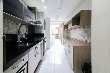 Apartamento à venda com 105m², 3 quartos e 2 vagas Apartamento à venda com 105m², 3 quartos e 2 vagasCozinha e Área de Serviço