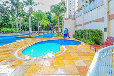 Apartamento à venda com 105m², 3 quartos e 2 vagas Apartamento à venda com 105m², 3 quartos e 2 vagasÁrea comum - Piscina