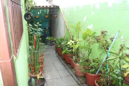 Casa à venda com 98m², 1 quarto e sem vagaQuintal