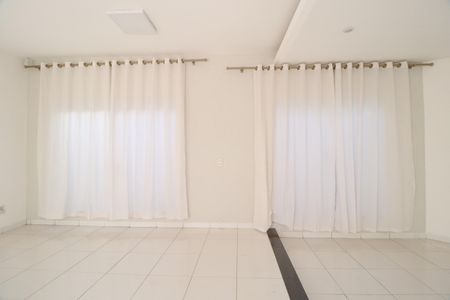 Sala de casa para alugar com 3 quartos, 273m² em Jardim Karaíba, Uberlândia