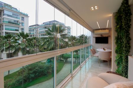 Varanda de apartamento à venda com 2 quartos, 97m² em Barra da Tijuca, Rio de Janeiro