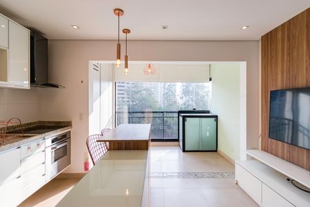 Sala/Cozinha de apartamento para alugar com 1 quarto, 39m² em Vila Suzana, São Paulo