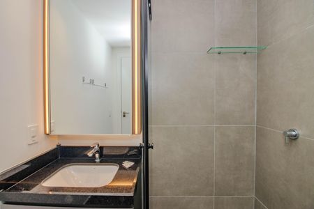Banheiro de kitnet/studio para alugar com 1 quarto, 29m² em Boa Vista, Porto Alegre