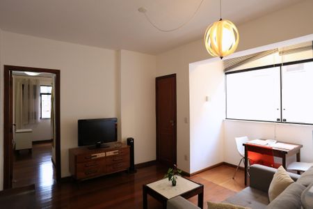 Sala de apartamento para alugar com 1 quarto, 65m² em Carmo, Belo Horizonte