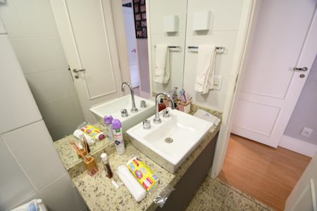 Apartamento à venda com 83m², 3 quartos e 2 vagasBanheiro