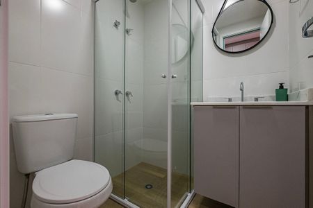 Banheiro de kitnet/studio para alugar com 1 quarto, 23m² em Perdizes, São Paulo