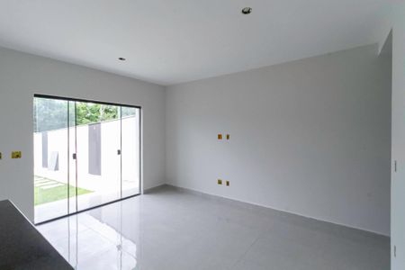 Sala de casa à venda com 3 quartos, 100m² em Parque Xangri-lá, Contagem