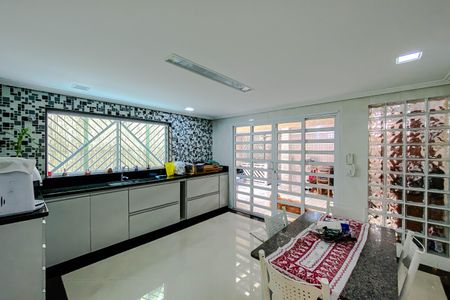 Casa para alugar com 340m², 5 quartos e 5 vagas Casa para alugar com 340m², 5 quartos e 5 vagasCozinha