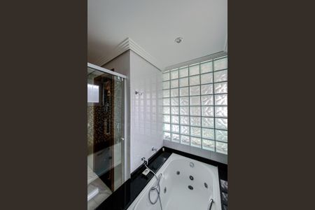 Casa para alugar com 340m², 5 quartos e 5 vagas Casa para alugar com 340m², 5 quartos e 5 vagasBanheiro da Suíte 1