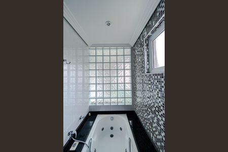 Casa para alugar com 340m², 5 quartos e 5 vagas Casa para alugar com 340m², 5 quartos e 5 vagasBanheiro da Suíte 1