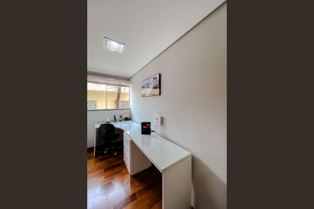 Casa para alugar com 340m², 5 quartos e 5 vagas Casa para alugar com 340m², 5 quartos e 5 vagasEscritório