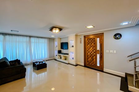 Casa para alugar com 340m², 5 quartos e 5 vagas Casa para alugar com 340m², 5 quartos e 5 vagasSala