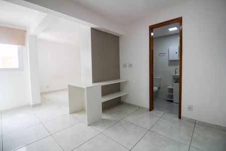 Sala/Cozinha/Área de Serviço de kitnet/studio à venda com 1 quarto, 30m² em Vila Invernada, São Paulo