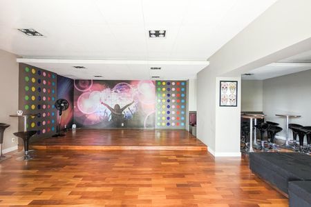 Apartamento à venda com 77m², 2 quartos e 1 vagaÁrea comum