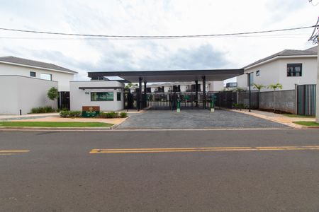 Casa de condomínio à venda com 138m², 3 quartos e 4 vagas Casa de condomínio à venda com 138m², 3 quartos e 4 vagasFachada do Condomínio