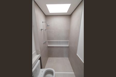 Casa de condomínio à venda com 138m², 3 quartos e 4 vagas Casa de condomínio à venda com 138m², 3 quartos e 4 vagasBanheiro da Suíte 2