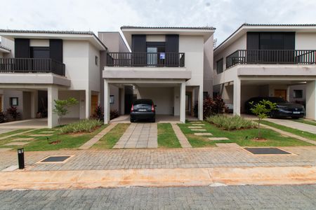 Casa de condomínio à venda com 138m², 3 quartos e 4 vagas Casa de condomínio à venda com 138m², 3 quartos e 4 vagasFachada