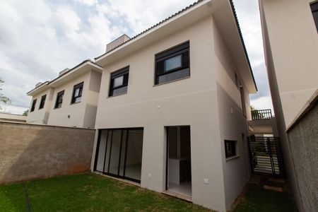 Casa de condomínio à venda com 138m², 3 quartos e 4 vagas Casa de condomínio à venda com 138m², 3 quartos e 4 vagasÁrea Externa