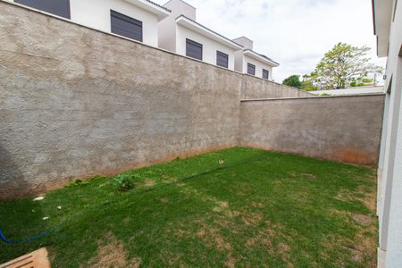 Casa de condomínio à venda com 138m², 3 quartos e 4 vagas Casa de condomínio à venda com 138m², 3 quartos e 4 vagasÁrea Externa