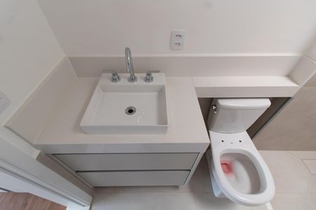 Casa de condomínio à venda com 138m², 3 quartos e 4 vagas Casa de condomínio à venda com 138m², 3 quartos e 4 vagasBanheiro da Suíte 2