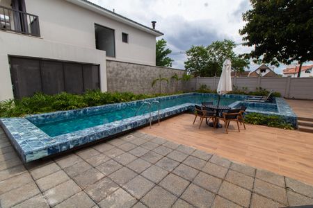 Casa de condomínio à venda com 138m², 3 quartos e 4 vagas Casa de condomínio à venda com 138m², 3 quartos e 4 vagasÁrea Externa