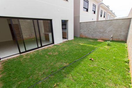 Casa de condomínio à venda com 138m², 3 quartos e 4 vagas Casa de condomínio à venda com 138m², 3 quartos e 4 vagasÁrea Externa