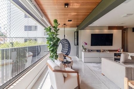 Apartamento à venda com 130m², 3 quartos e 2 vagasSala