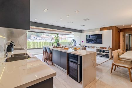 Apartamento à venda com 130m², 3 quartos e 2 vagasCozinha