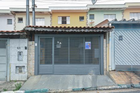 Casa para alugar com 75m², 2 quartos e 1 vaga Casa para alugar com 75m², 2 quartos e 1 vagaFachada