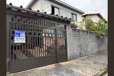 Casa à venda com 265m², 4 quartos e 2 vagas Casa à venda com 265m², 4 quartos e 2 vagasFachada