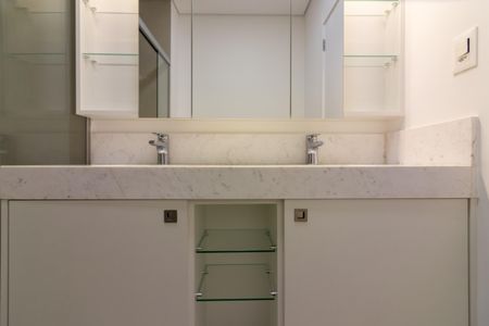 Apartamento para alugar com 137m², 2 quartos e 1 vaga Apartamento para alugar com 137m², 2 quartos e 1 vagaBanheiro da Suíte