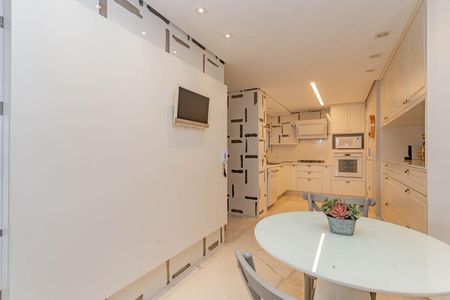 Apartamento à venda com 205m², 3 quartos e 4 vagasCozinha
