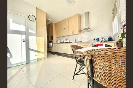 Apartamento à venda com 360m², 4 quartos e 5 vagas