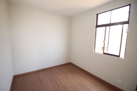 Quarto 2 de apartamento para alugar com 3 quartos, 60m² em Jardim Vera Cruz, Contagem