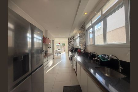 Casa de condomínio à venda com 474m², 4 quartos e 5 vagas Casa de condomínio à venda com 474m², 4 quartos e 5 vagasFoto 15