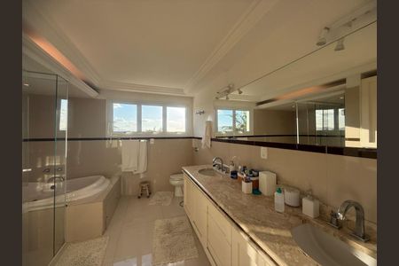 Casa de condomínio à venda com 474m², 4 quartos e 5 vagas Casa de condomínio à venda com 474m², 4 quartos e 5 vagasFoto 20