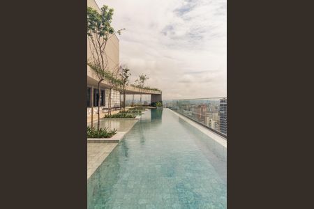 Studio para alugar com 31m², 1 quarto e sem vaga Studio para alugar com 31m², 1 quarto e sem vagaÁrea comum - Piscina