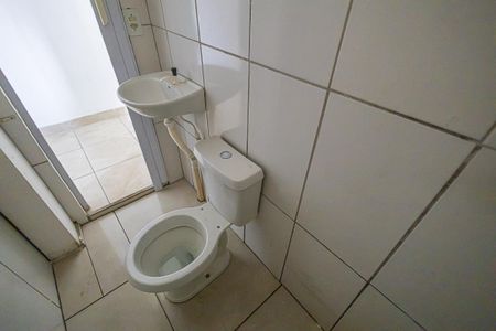 Banheiro  de kitnet/studio para alugar com 1 quarto, 20m² em Trevo, Belo Horizonte
