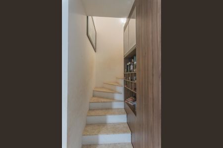 Escada de casa de condomínio para alugar com 3 quartos, 230m² em Jardim Nova Europa, Campinas